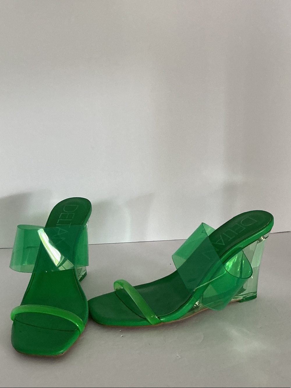🌟🌟 DELTAN 🌟🌟. Green Translucent Wedge Mules